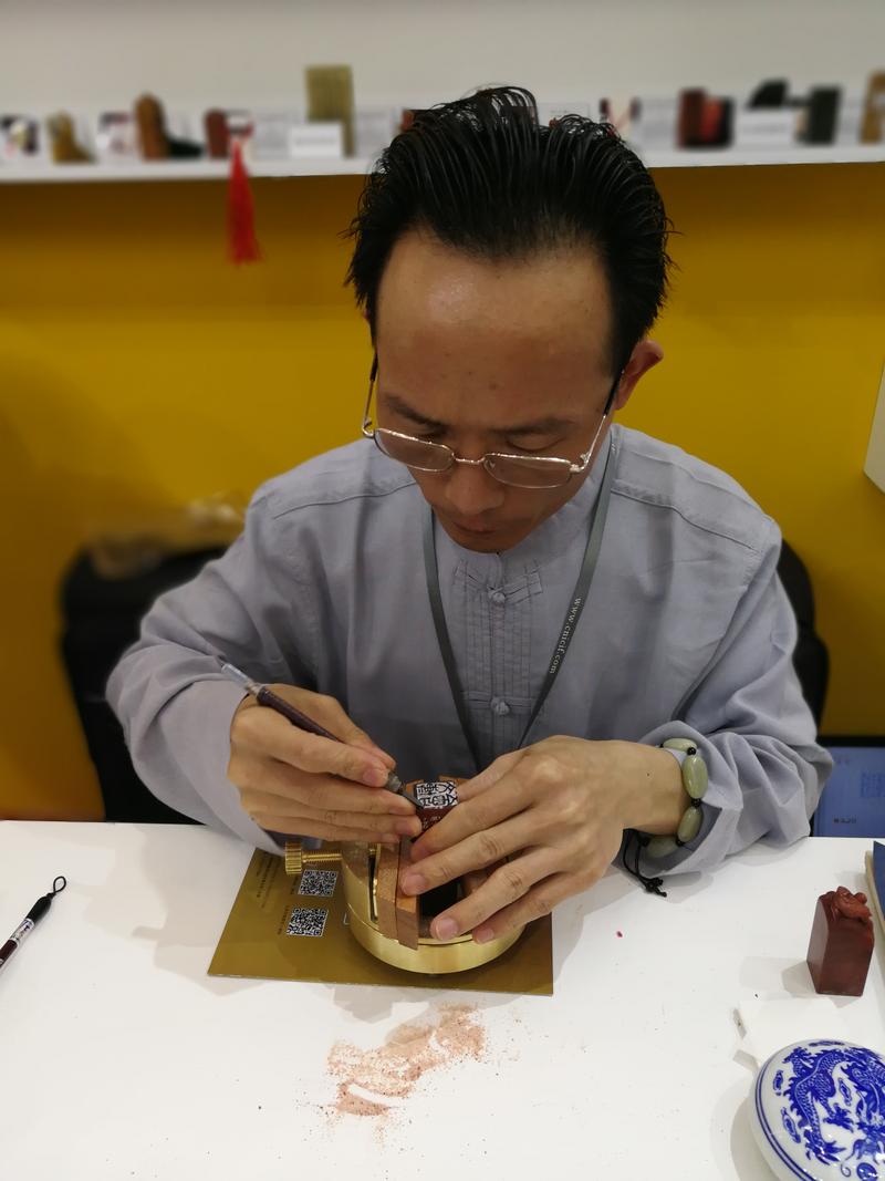 銷(xiāo)售過(guò)億!孔府印閣:95%涂上印章從網(wǎng)上售出