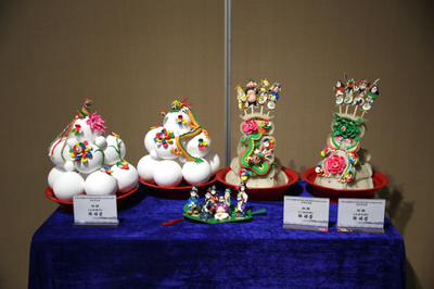 精美工藝品琳瑯滿目、非遺民間手工藝人現(xiàn)場(chǎng)展示,這周,來文化館參觀潮鄉(xiāng)民藝作品展