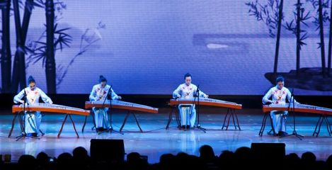 州文化館舉行"群文璀璨·百姓樂章"免費(fèi)開放藝術(shù)培訓(xùn)展演、展覽