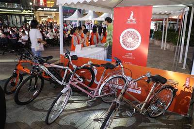 六大消費場景、千余款產(chǎn)品體驗… 金山文創(chuàng)夜集市”潮“味濃