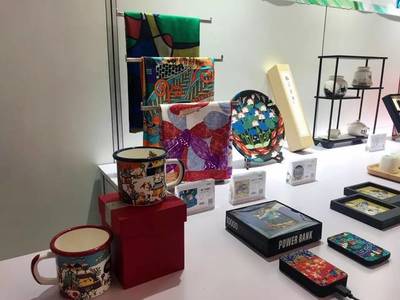 非遺+IP授權(quán),金山農(nóng)民畫文創(chuàng)衍生品亮相第十二屆中國藝術(shù)節(jié)