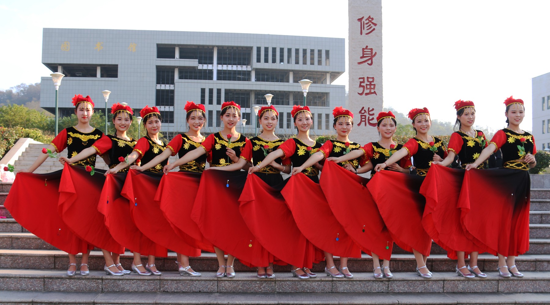 淮南聯(lián)合大學(xué)【(科技.文化藝術(shù)周)開幕式】文藝演出_淮南圖片網(wǎng)